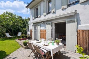 Maison familiale avec extérieur et double garage – Quartier Saint-Augustin