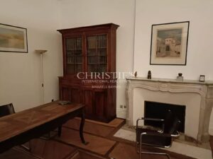 Elégant hôtel particulier en centre-ville avec bureaux