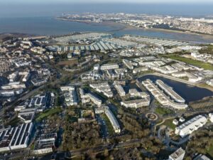 LA ROCHELLE proche port- Appartement DERNIER ETAGE AVEC GRANDE TERRASSE PISCINE - double garage