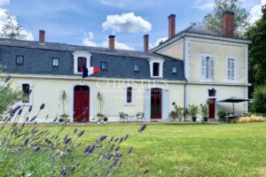 A vendre, manoir 19ème rénové avec maison d’amis