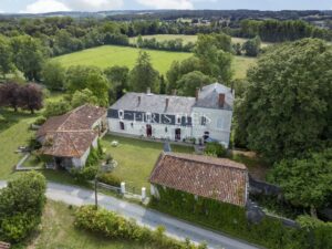 A vendre, manoir 19ème rénové avec maison d’amis