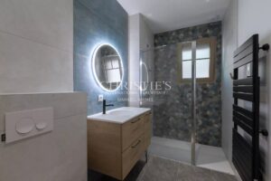 Une Villa d'Exception au Croisement de la Ville d'Hiver et de la Plage Pereire