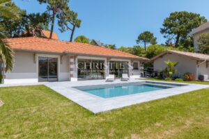 Une Villa d'Exception au Croisement de la Ville d'Hiver et de la Plage Pereire