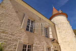 Beau château avec maison d'ami dans la campagne de l'Agenais