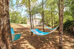 Beau château avec maison d'ami dans la campagne de l'Agenais
