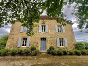 Près de Fezensac - Ferme restaurée avec soin dans un endroit paisible avec vue sur les vallées et les Pyrénées