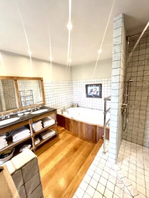 Près de Fezensac - Ferme restaurée avec soin dans un endroit paisible avec vue sur les vallées et les Pyrénées