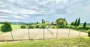 Près de Fezensac - Ferme restaurée avec soin dans un endroit paisible avec vue sur les vallées et les Pyrénées