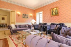 Château érigé au XVIème siècle absolument spectaculaire près de Bordeaux