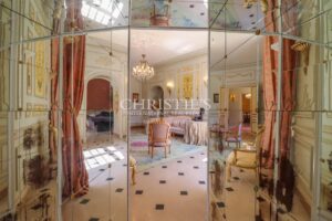 Château érigé au XVIème siècle absolument spectaculaire près de Bordeaux