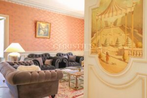 Château érigé au XVIème siècle absolument spectaculaire près de Bordeaux