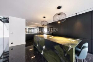 CENTRE-VILLE LA ROCHELLE - Maison d'exception 5 chambres avec jardin et garage