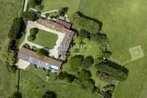 Maxwell-Baynes Christie's logis manoir chateau mer plage forêt france charente-maritime royan saintes rochefort