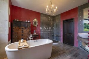 Maxwell-Baynes Christie's logis manoir chateau mer plage forêt france charente-maritime royan saintes rochefort