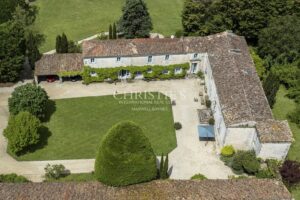 Maxwell-Baynes Christie's logis manoir chateau mer plage forêt france charente-maritime royan saintes rochefort