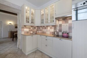 Maxwell-Baynes Christie's logis manoir chateau mer plage forêt france charente-maritime royan saintes rochefort