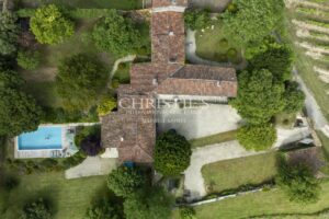 Vente exclusive : ancien domaine de cognac entièrement rénové près d'Angoulême.