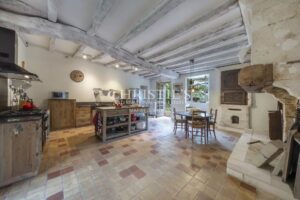 Vente exclusive : ancien domaine de cognac entièrement rénové près d'Angoulême.