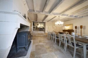 Vente exclusive : ancien domaine de cognac entièrement rénové près d'Angoulême.