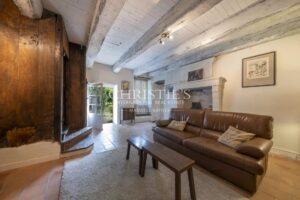 Vente exclusive : ancien domaine de cognac entièrement rénové près d'Angoulême.