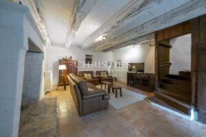 Vente exclusive : ancien domaine de cognac entièrement rénové près d'Angoulême.