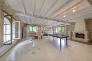 Vente exclusive : ancien domaine de cognac entièrement rénové près d'Angoulême.