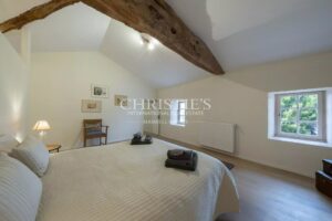 Vente exclusive : ancien domaine de cognac entièrement rénové près d'Angoulême.