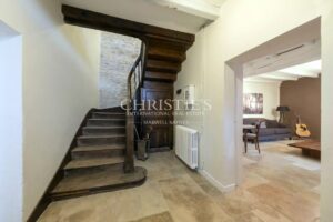 Vente exclusive : ancien domaine de cognac entièrement rénové près d'Angoulême.