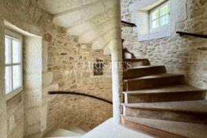 Logis du 16e siècle entièrement rénové avec dépendances et gîte près d'Angoulême