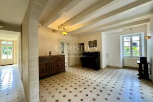 Logis du 16e siècle entièrement rénové avec dépendances et gîte près d'Angoulême