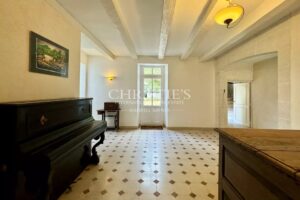 Logis du 16e siècle entièrement rénové avec dépendances et gîte près d'Angoulême