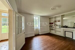 Logis du 16e siècle entièrement rénové avec dépendances et gîte près d'Angoulême