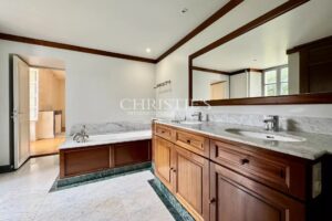 Logis du 16e siècle entièrement rénové avec dépendances et gîte près d'Angoulême