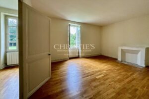 Logis du 16e siècle entièrement rénové avec dépendances et gîte près d'Angoulême