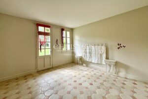 Logis du 16e siècle entièrement rénové avec dépendances et gîte près d'Angoulême