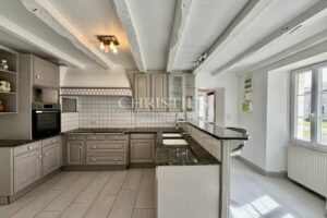 Logis du 16e siècle entièrement rénové avec dépendances et gîte près d'Angoulême