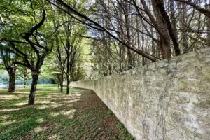 Logis du 16e siècle entièrement rénové avec dépendances et gîte près d'Angoulême