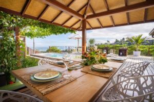 Villa haut de gamme en bois exotique avec vue mer
