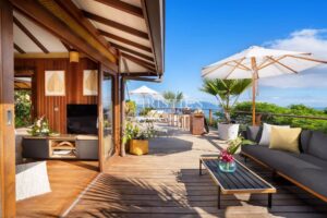 Villa haut de gamme en bois exotique avec vue mer