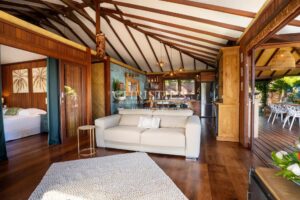 Villa haut de gamme en bois exotique avec vue mer
