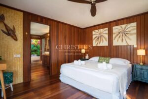Villa haut de gamme en bois exotique avec vue mer