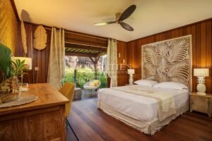 Villa haut de gamme en bois exotique avec vue mer