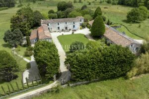 Maxwell-Baynes Christie's logis manoir chateau mer plage forêt france charente-maritime royan saintes rochefort