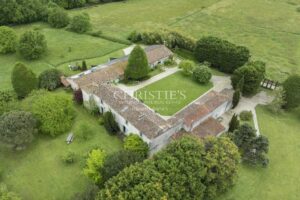 Maxwell-Baynes Christie's logis manoir chateau mer plage forêt france charente-maritime royan saintes rochefort