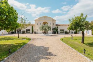 Impressive 6.5 ha estate - AOC Haut Médoc vineyard - Wine tourism