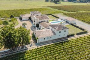 Impressive 6.5 ha estate - AOC Haut Médoc vineyard - Wine tourism