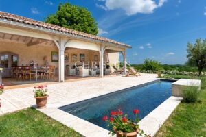 La Tour Sud - Une histoire gravée dans la pierre