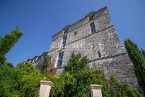 La Tour Sud - Une histoire gravée dans la pierre