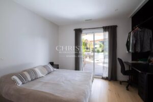 Maison familiale aux beaux volumes avec piscine sur terrain arboré de 1 700 m²