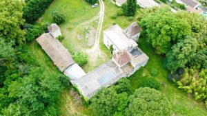 Historique château du 16ème siècle d'environ 750 m² - A 8 km de Bordeaux centre